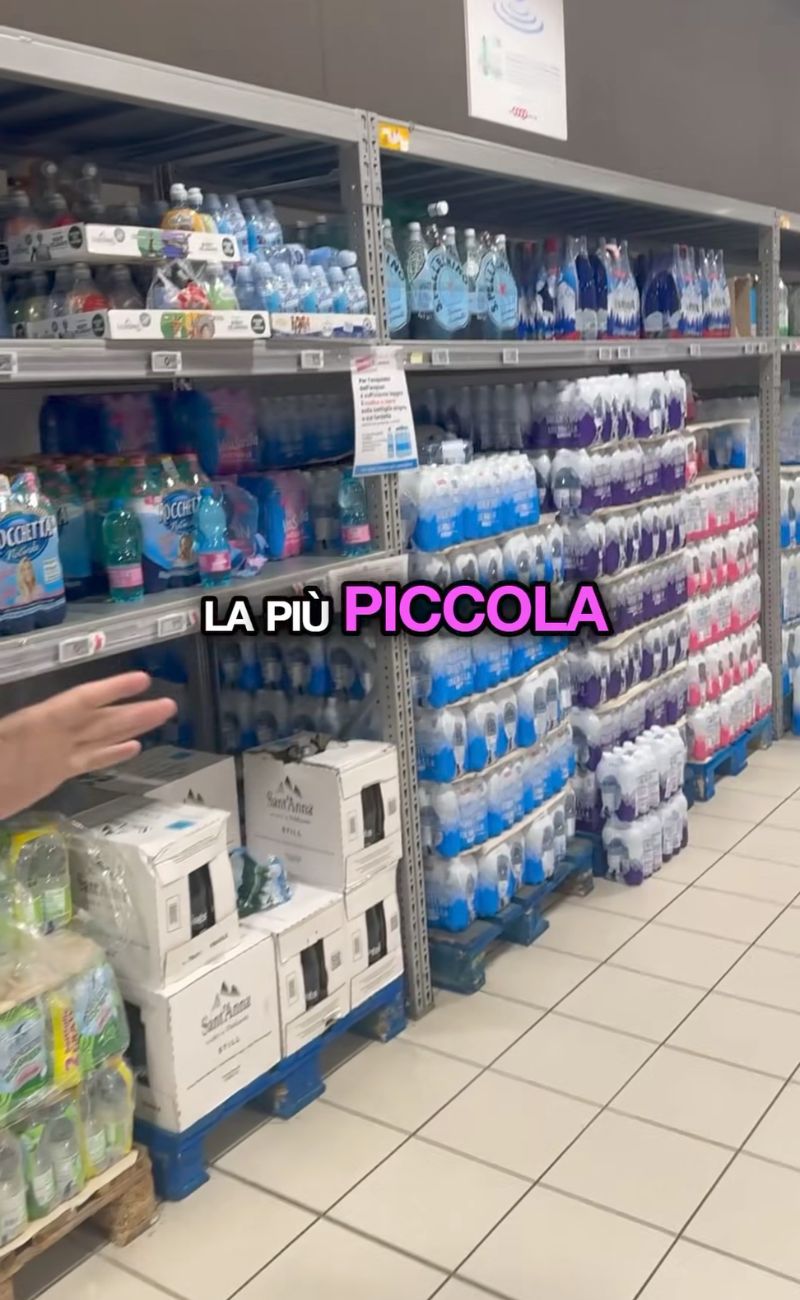 Davide Giuliano ha spiegato che l'acqua in bottiglia fa guadagnare pochissimo ai supermercati, ma è un prodotto che non può assolutamente mancare
