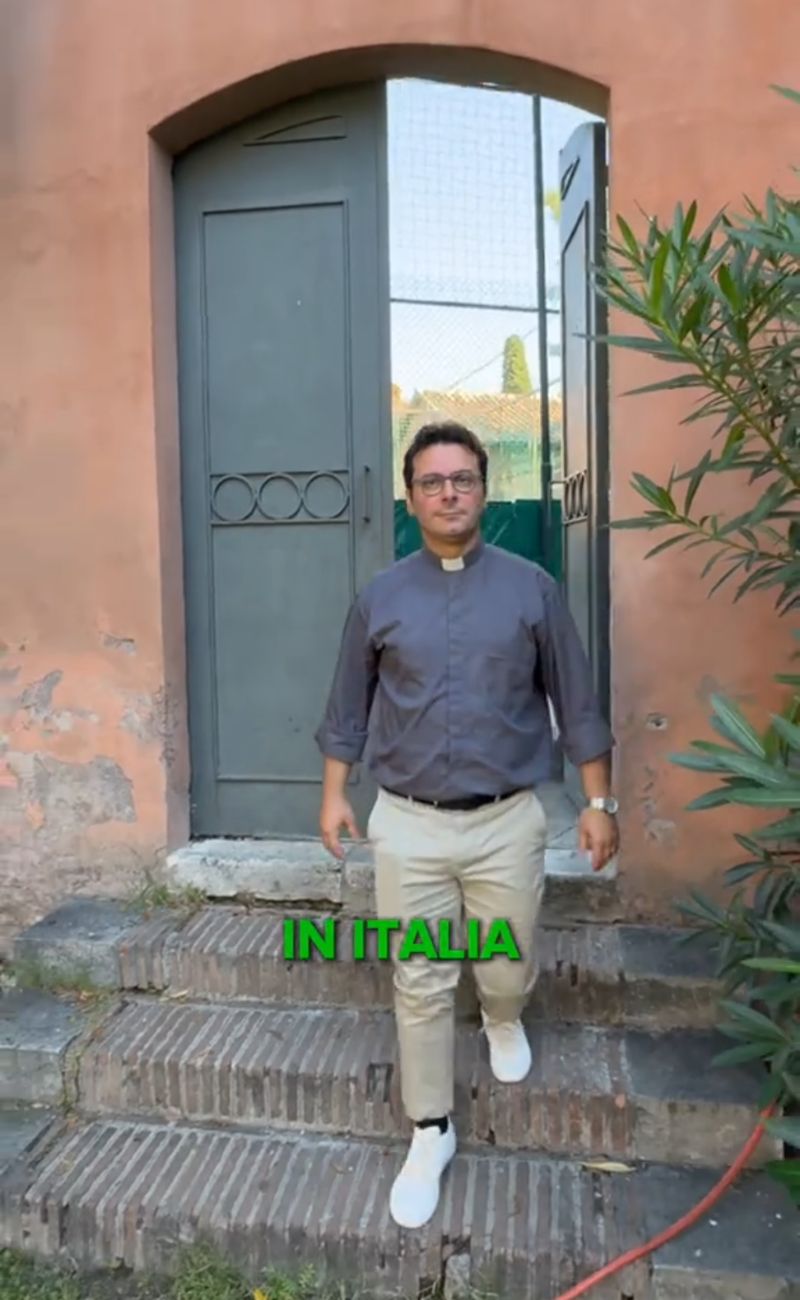 Il sacerdote Don Francesco ha parlato senza problemi del suo 'stipendio' mensile.