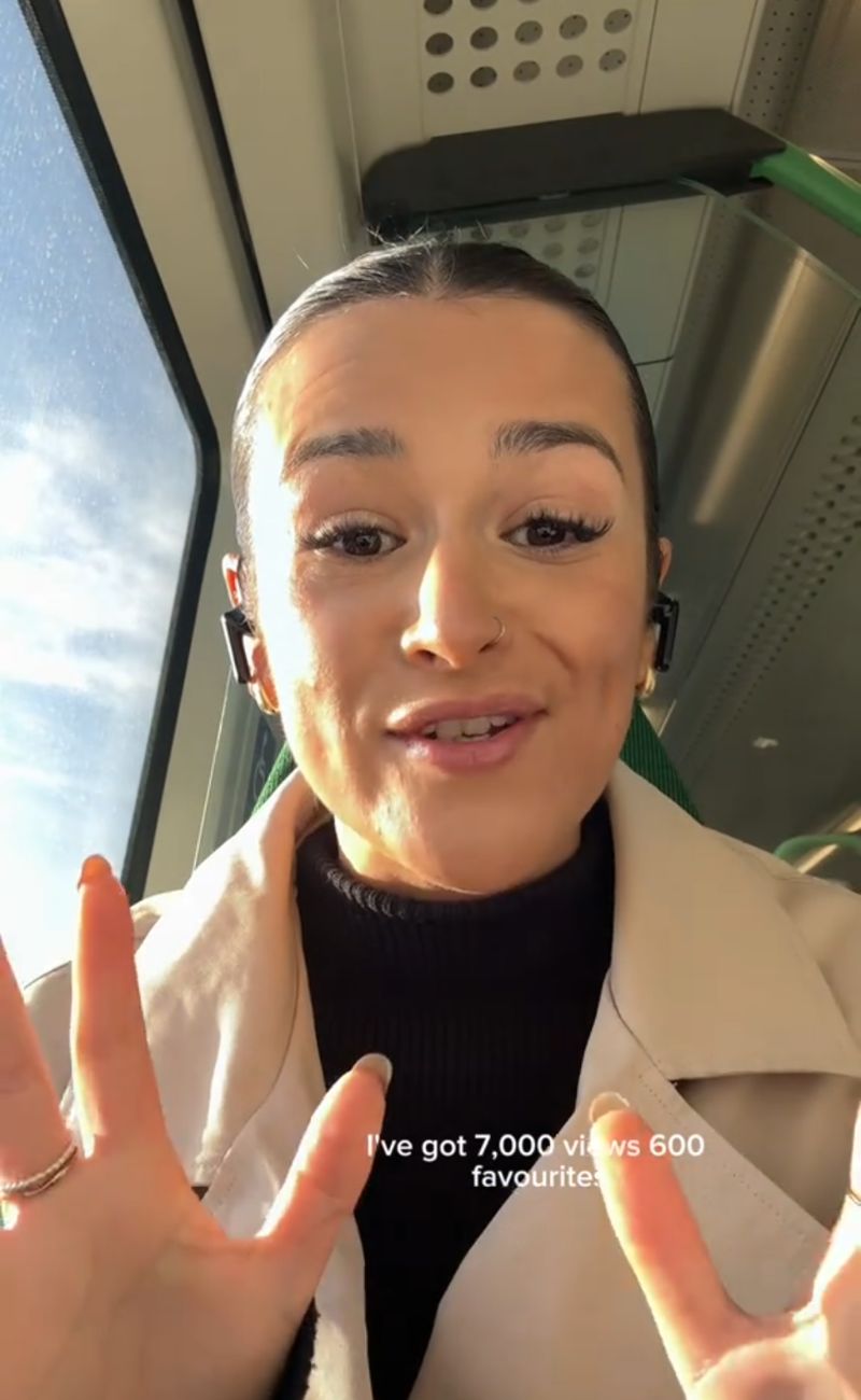 La content creator ha spiegato che aver messo in vendita su Vinted un singolo cracker le ha fatto ottenere una visibilità enorme al profilo.