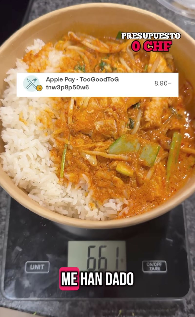 Il riso con verdure, curry e germogli di soia recuperato da 'TooGoodToGo'