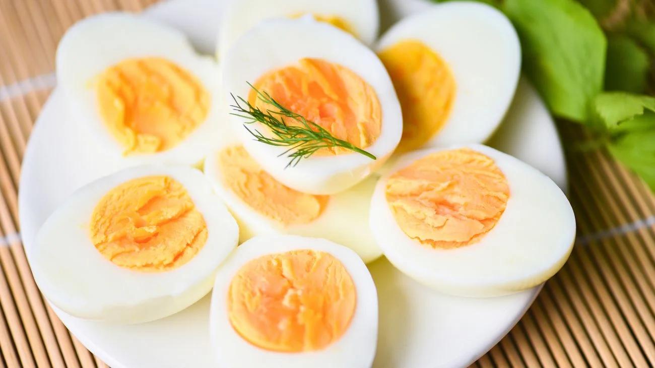 sbucciare le uova sode