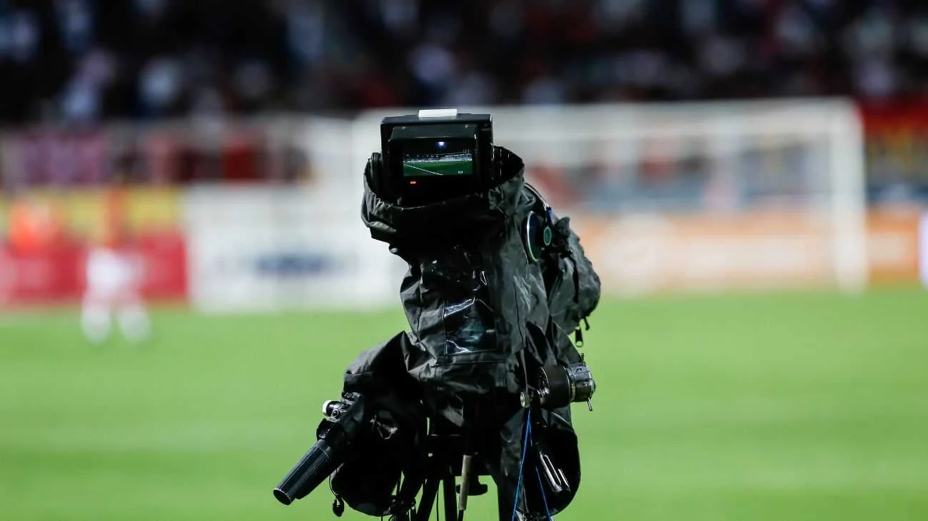 Perché il "prezzo" del calcio in Italia è in continua crescita e gli abbonati sono di meno? Da Sky a DAZN cosa succede alla Serie A