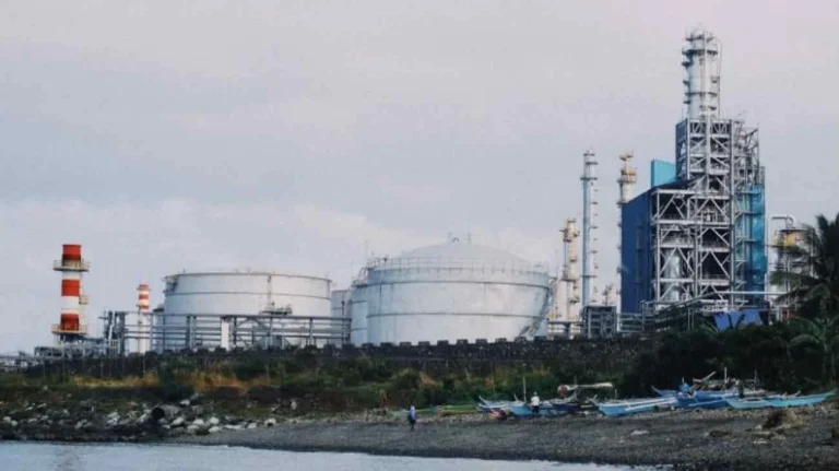 Petrolio tutto sul dominio arabo e cinese