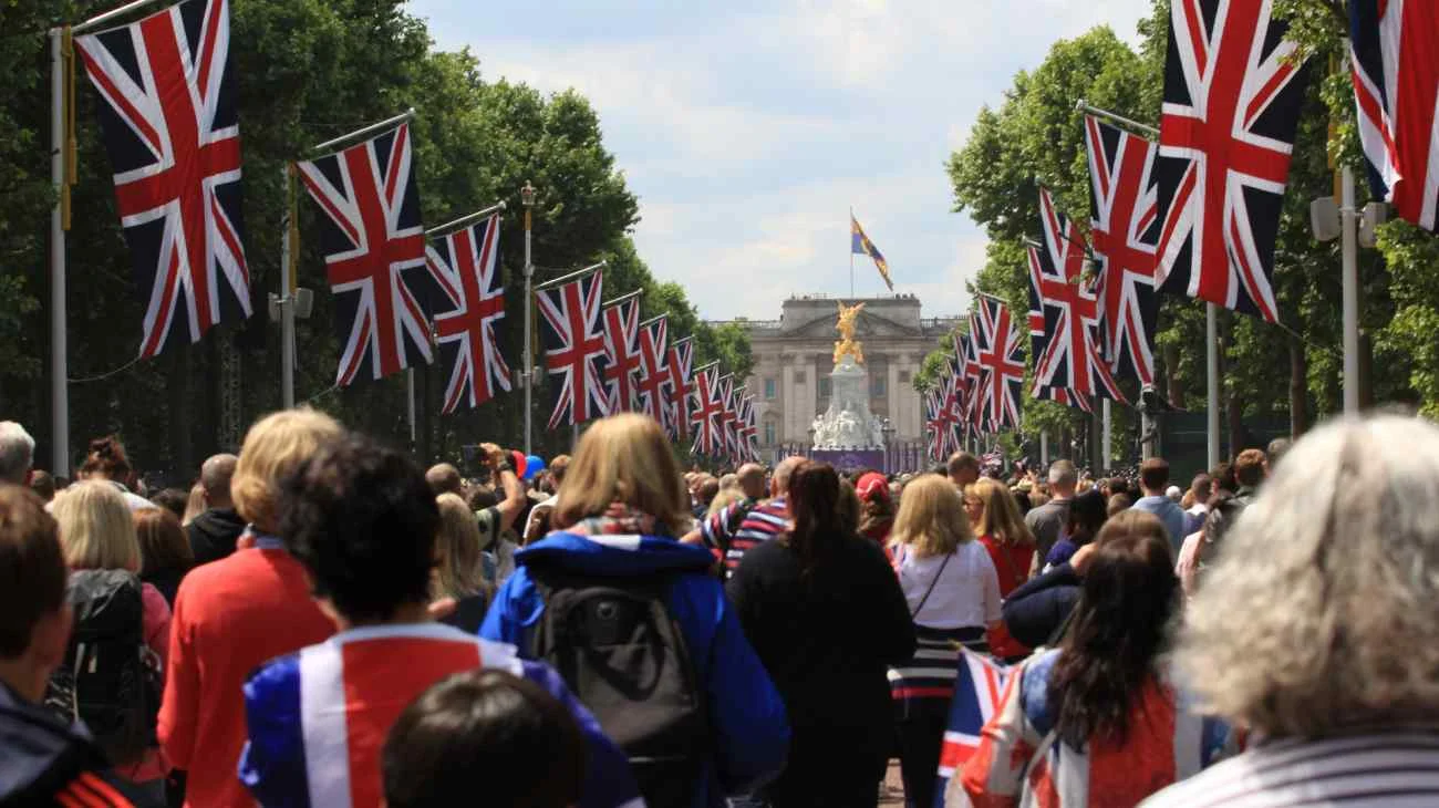 La mini-serie scandalo sulla Royal Family: il protagonista è un'habitué di scandali inglesi, ma non lo riconoscerete