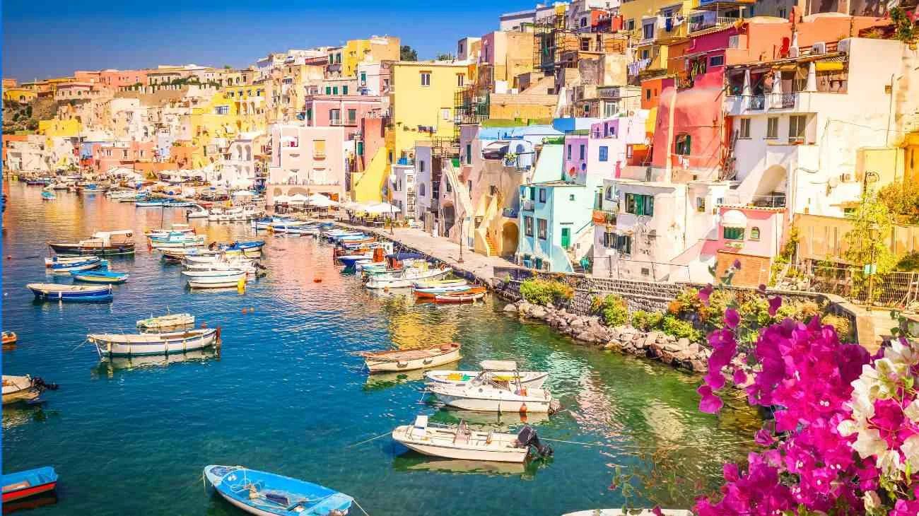 L'isola del cinema e anche la meno famosa: qui anche Hollywood ha attraccato con attori da Oscar