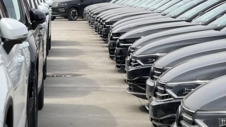 Crisi auto licenziamenti in vista (Pexels)