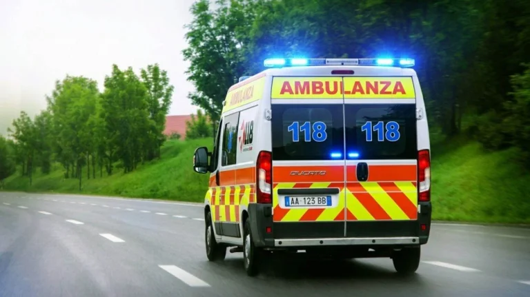 Ambulanza (Immagine generata con AI) - Tuttonotizie.eu