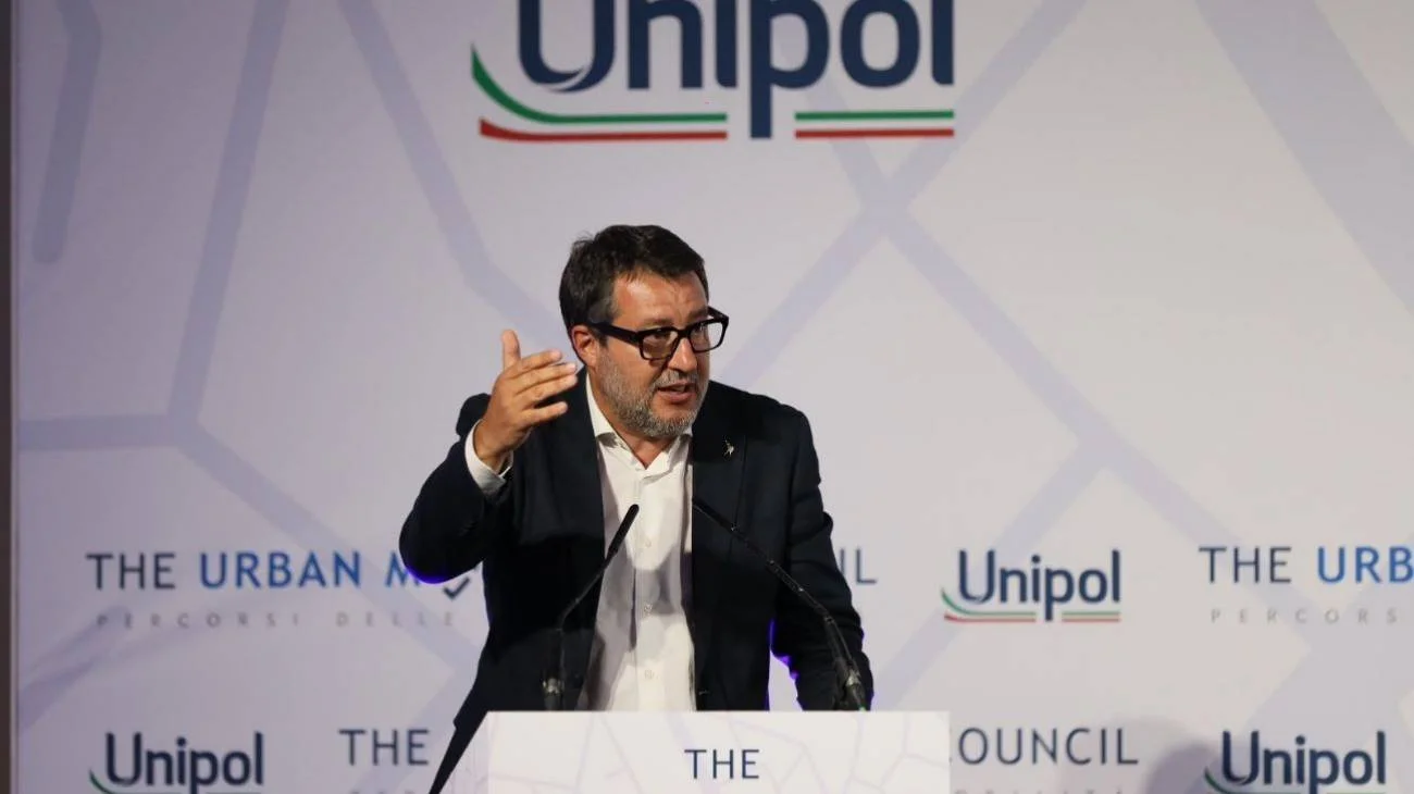 Salvini lancia l'allarme per la manutenzione delle strade: la cifra richiesta a Giorgetti è enorme