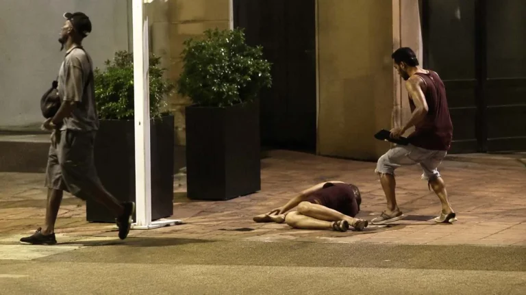Rissa in centro (Immagine creata dall'AI) - Tuttonotizie.eu
