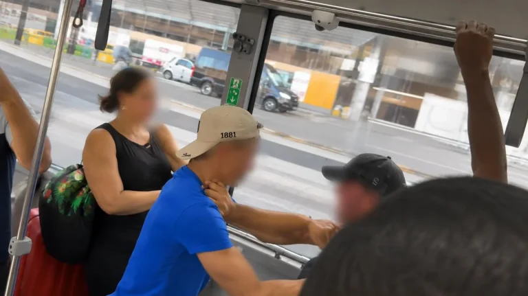 Aggressione a Napoli (Immagine editata dall'AI) - Tuttonotizie.eu