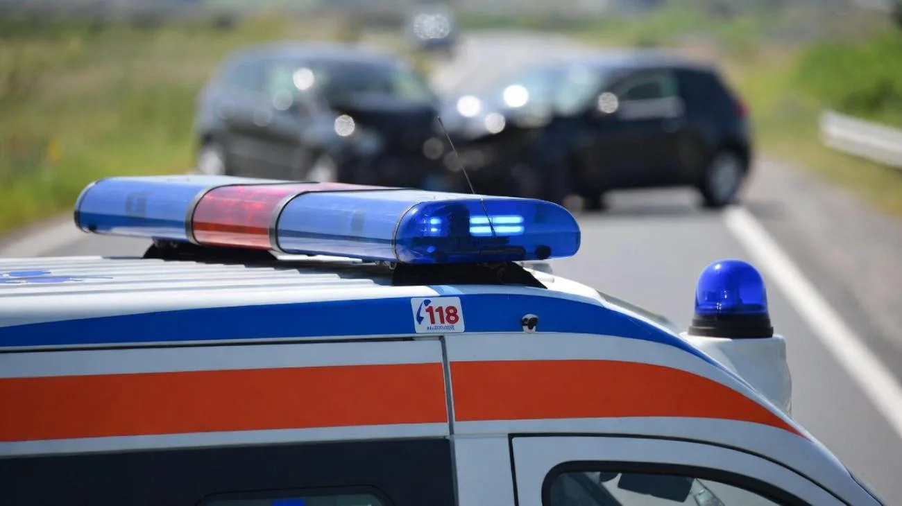 Siena, brutto scontro tra due auto: muore un volontario della Misericordia