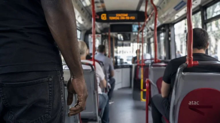 Autobus Atac Roma (Immagine generata con AI) - Tuttonotizie.eu