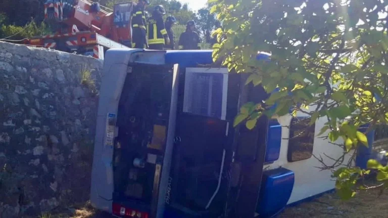 Autobus ribaltato (Twitter) - Tuttonotizie.eu