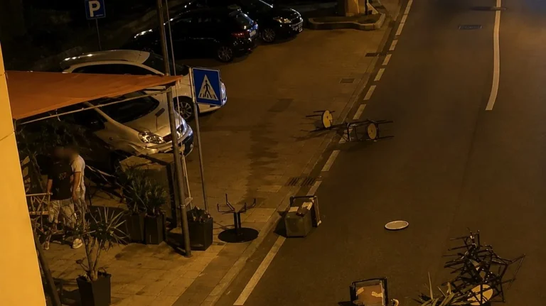Bar vandalizzato (Immagine editata con l'AI) - Tuttonotizie.eu
