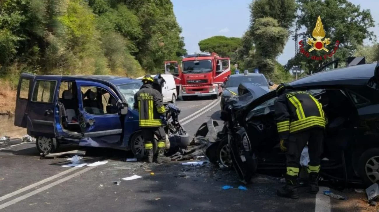 Roma, bruttissimo incidente sulla via Appia: ci sono 1 morto e 2 feriti