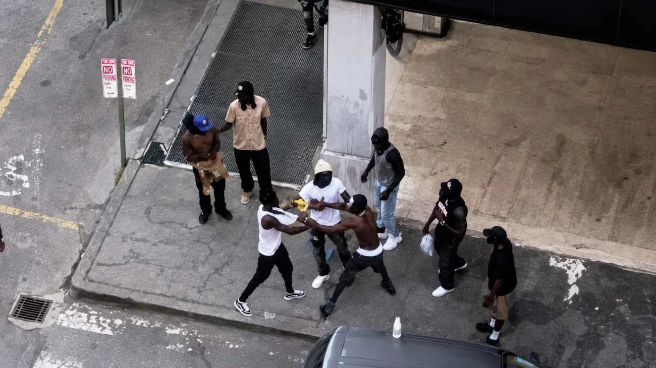 Padova, rissa tra immigrati: gli abitanti riprendono tutto e la clip fa indignare il web