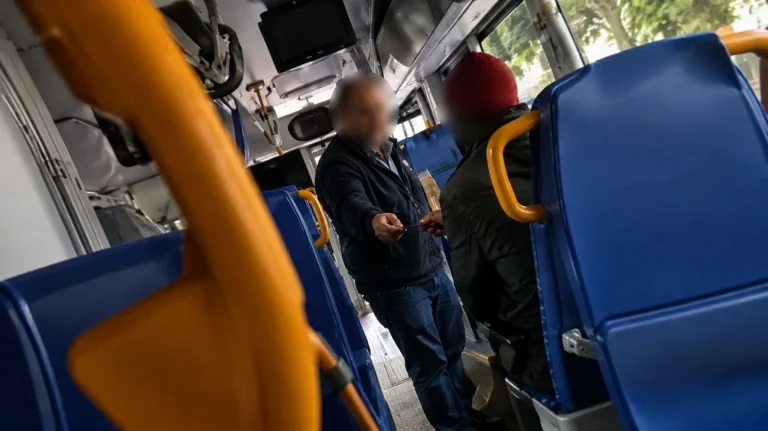 Autobus (Immagine editata dall'AI) - Tuttonotizie.eu