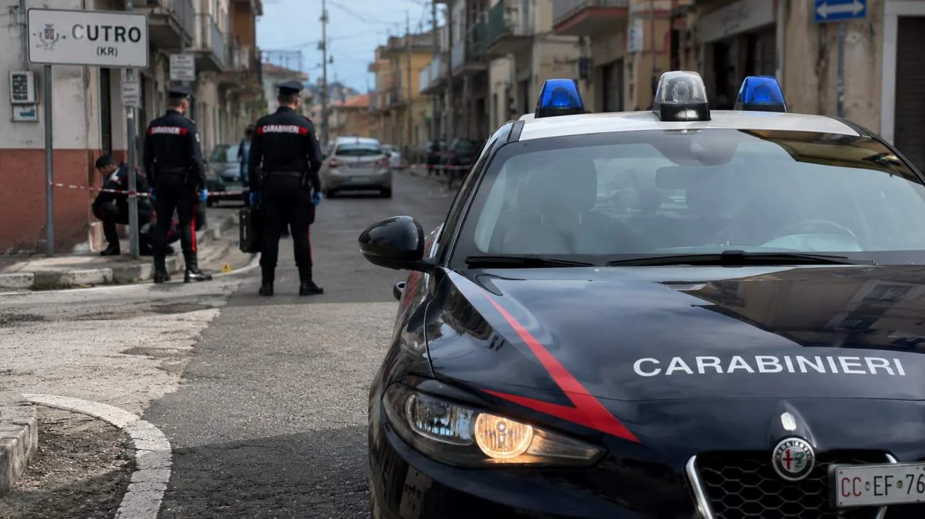 Omicidio a Cutro, morto un ragazzo di 21 anni: i carabinieri indagano