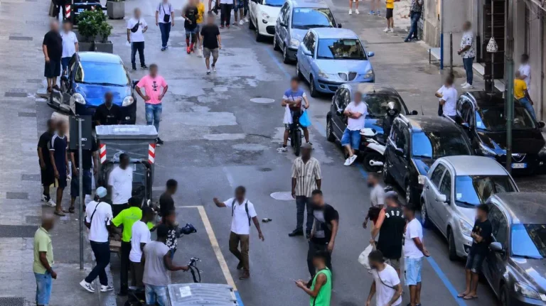 Napoli (Immagine editata con AI) - Tuttonotizie.eu