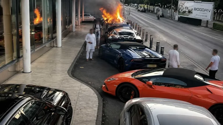 Supercar date alle fiamme (Immagine editata dall'AI) - Tuttonotizie.eu