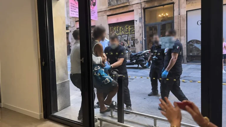 Panico a Barcellona (Immagine editata con AI) - Tuttonotizie.eu
