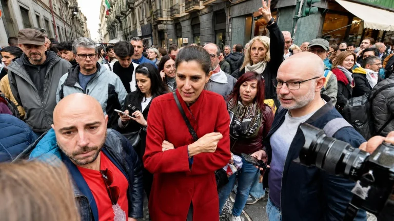 Chiara Appendino: «In piazza sempre e comunque». La deputata condannata per San Carlo accusa Meloni