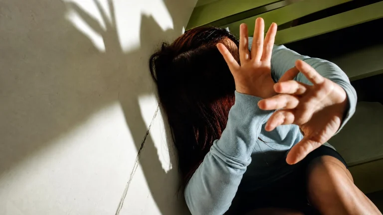 Incinta a 12 anni a Cagliari, il Dna del feto fa arrestare il padre 55enne dopo un anno di indagini