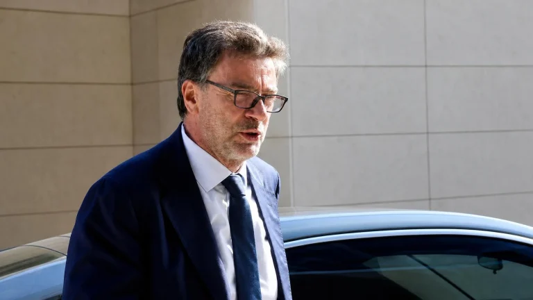 Manovra 2027, aiuti bollette: Giorgetti aspetta l'Ue sui 7 miliardi e la legge di bilancio può slittare oltre il 20 ottobre