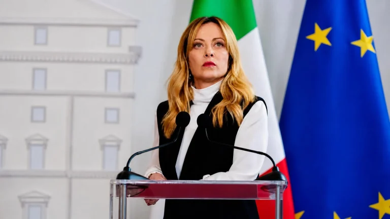 Meloni, decreto dopo gli scontri a Milano: fermi e arresti differiti anche per gli under 18, oltre 200 fermati