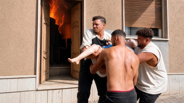 Pachino, il tunisino che ha salvato due anziani dall'incendio è nel Cpr: l'espulsione nasce da un ordine di luglio