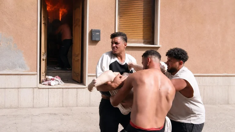 Pachino, tunisino salva due anziani disabili da un incendio e finisce nel Cpr: la legge del 2018 che può premiarlo