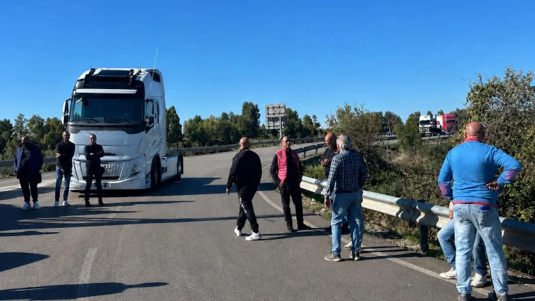 Protesta agricoltori Foggia, dal 12 ottobre blocchi al casello di Poggio Imperiale: «Non ce la facciamo più»