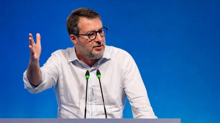 Salvini punta su Bolsonaro e Vučić al congresso Lega: Flávio perde e contesta, Vučić ammette la sconfitta