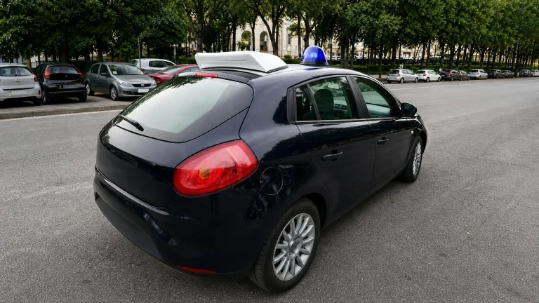 Sanremo, 13enne dà fuoco a un senzatetto che dorme al porto: 2 giorni in ospedale, il ragazzo non è imputabile