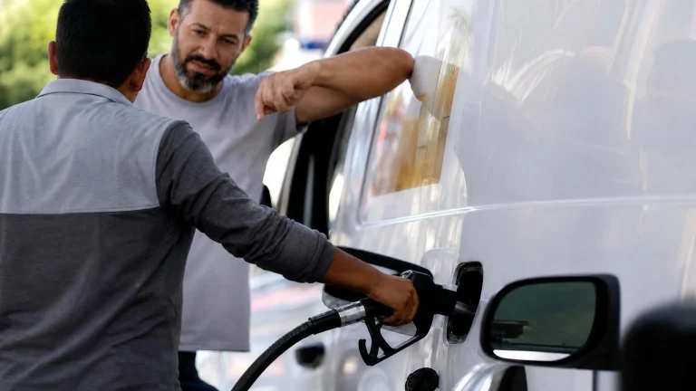 Tetto prezzi Eni fino a fine anno: gasolio a 2,25 euro, appena 1 centesimo sotto la media nazionale